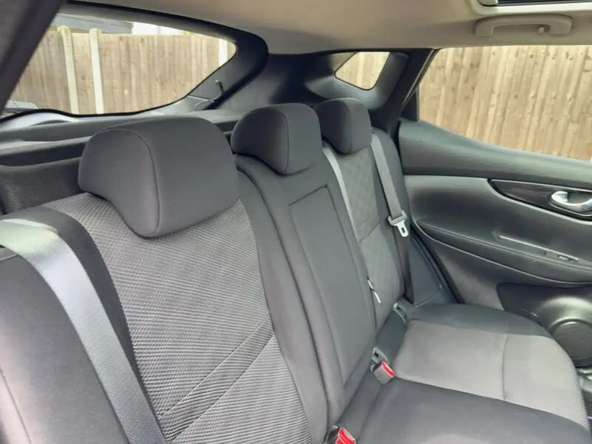 2016-nissan-qashqai-12-dig-t-n-connecta-big-22