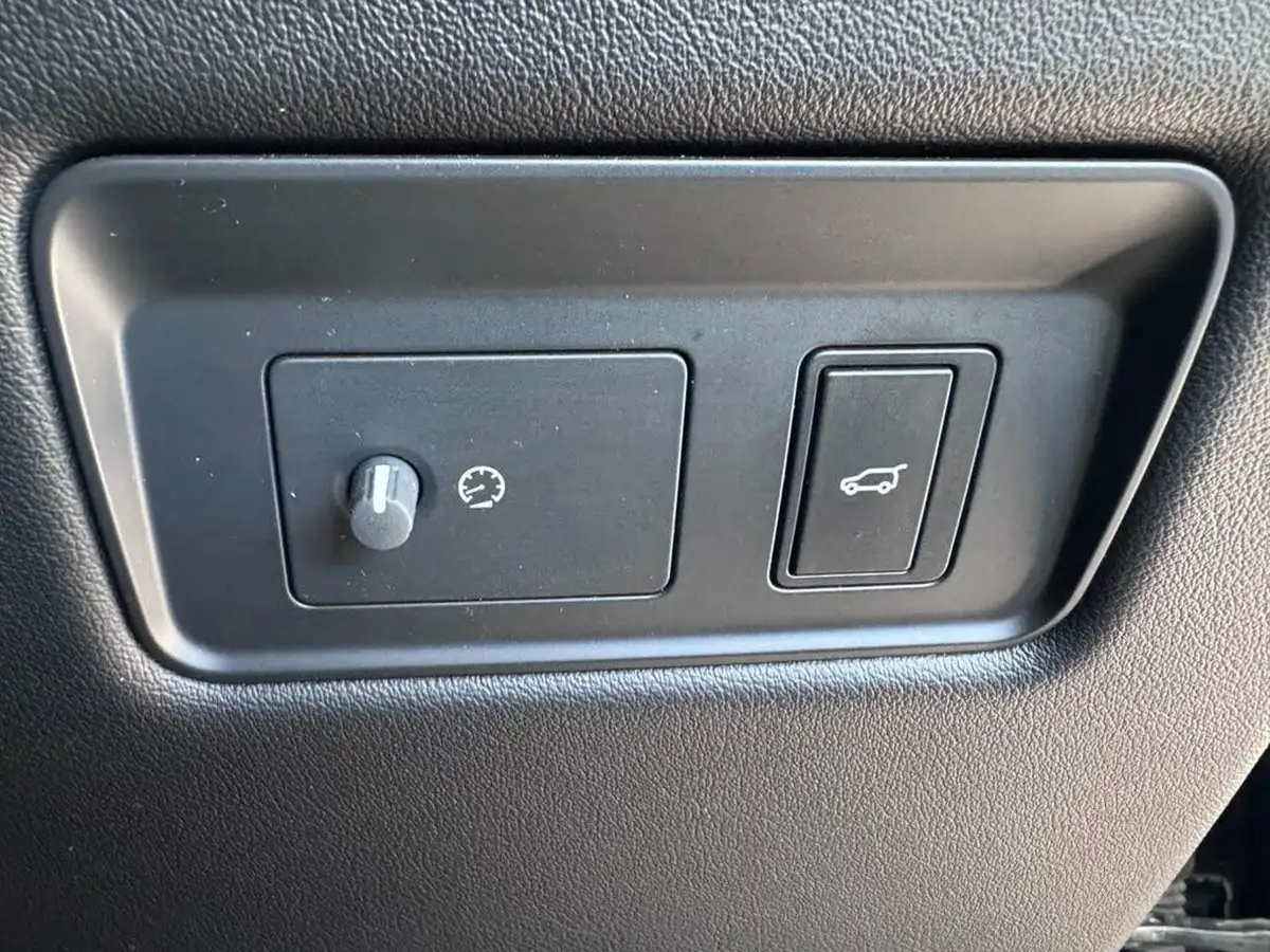 2020-land-rover-range-rover-sport-50-v8-p575-svr-awd-big-28