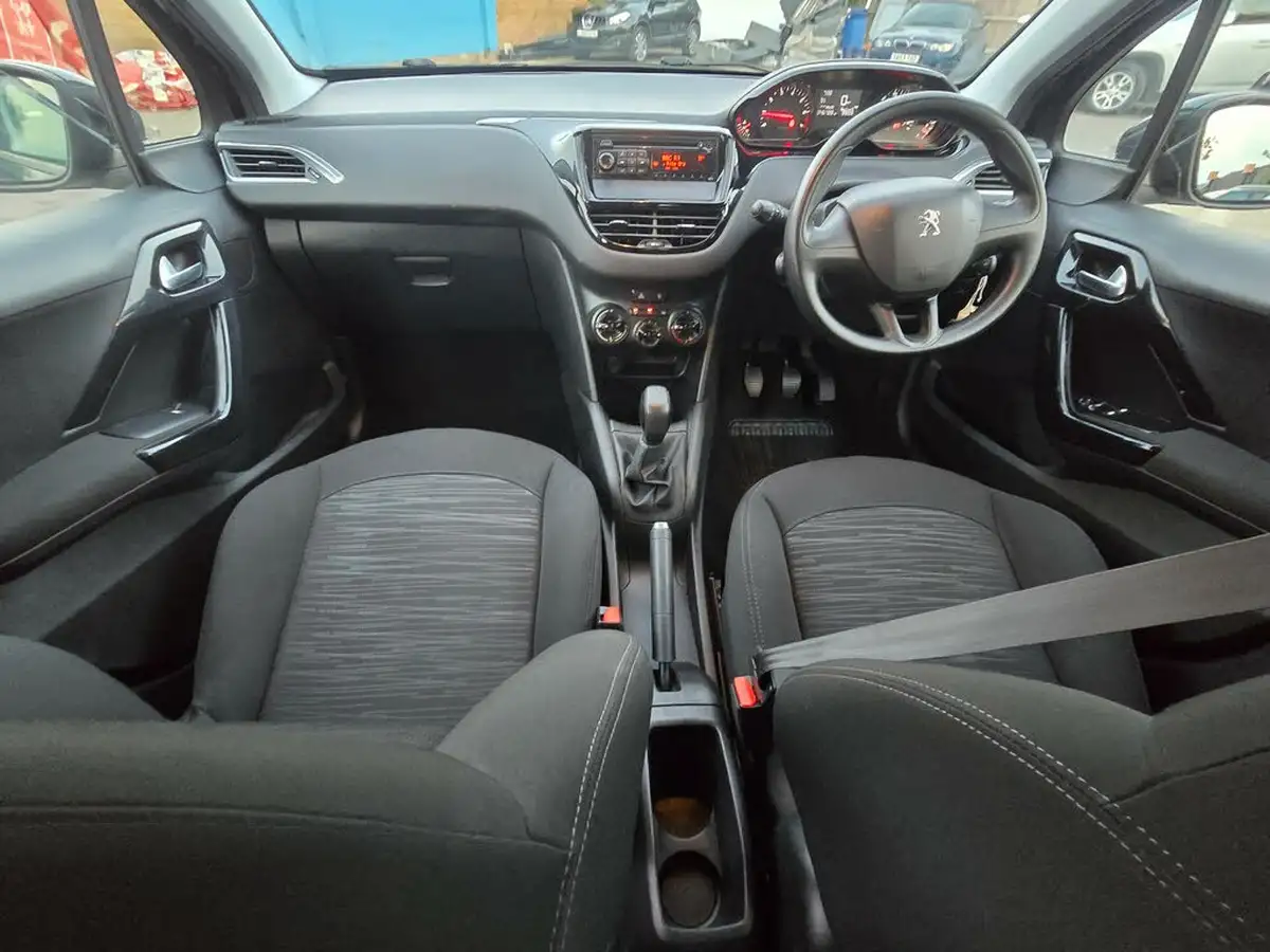 2012-peugeot-208-12-access-5d-big-15