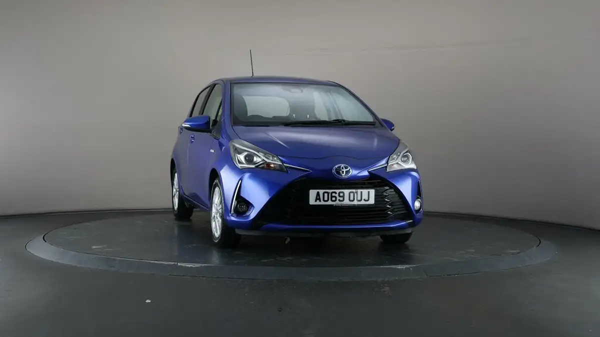2020-toyota-yaris-15-vvt-i-icon-tech-98bhp-hybrid-1497cc-e-cvt-big-43