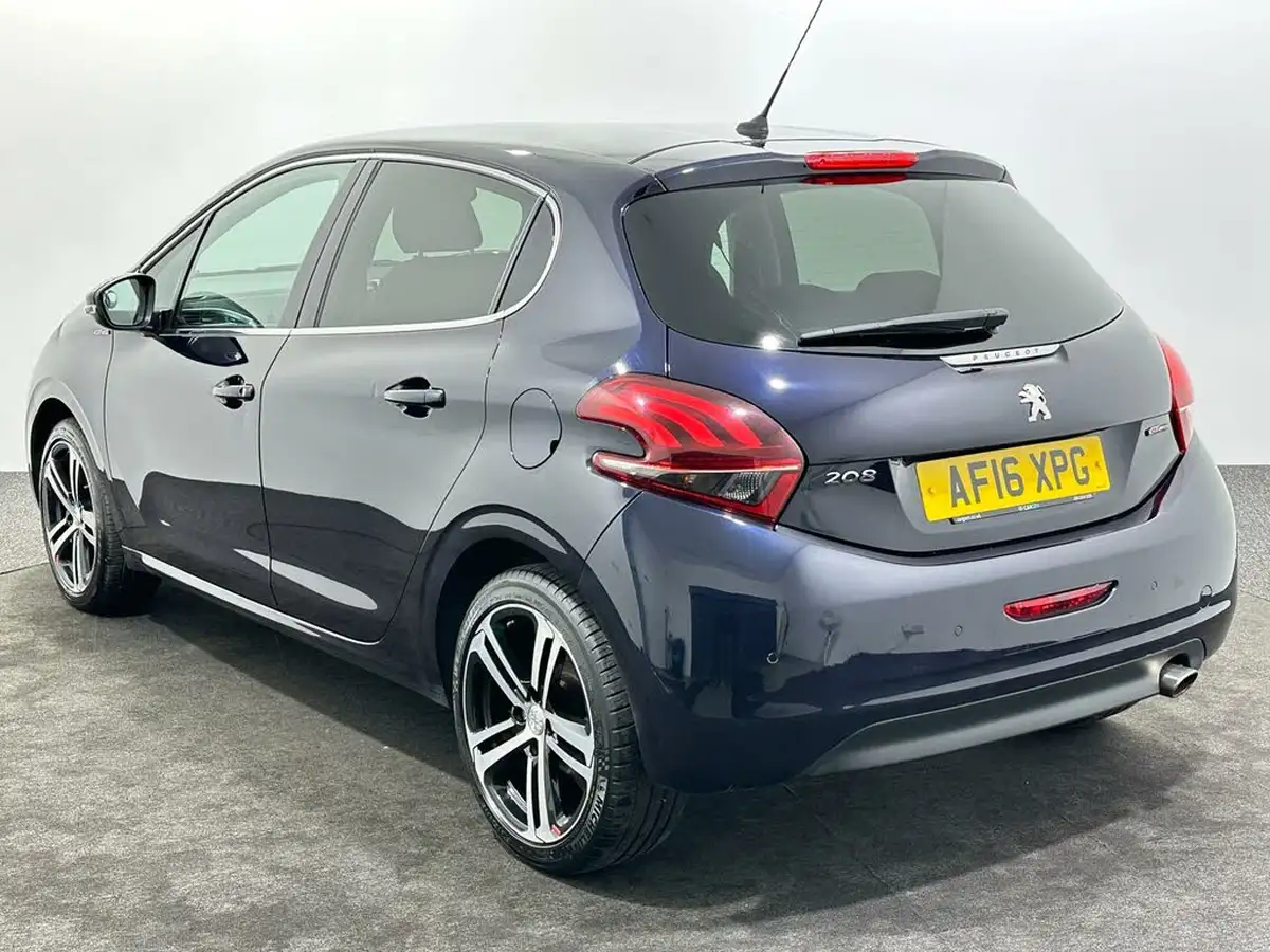 2016-peugeot-208-12-puretech-gt-line-5d-big-4