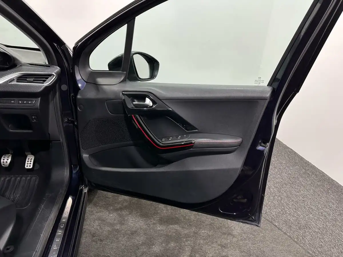 2016-peugeot-208-12-puretech-gt-line-5d-big-28