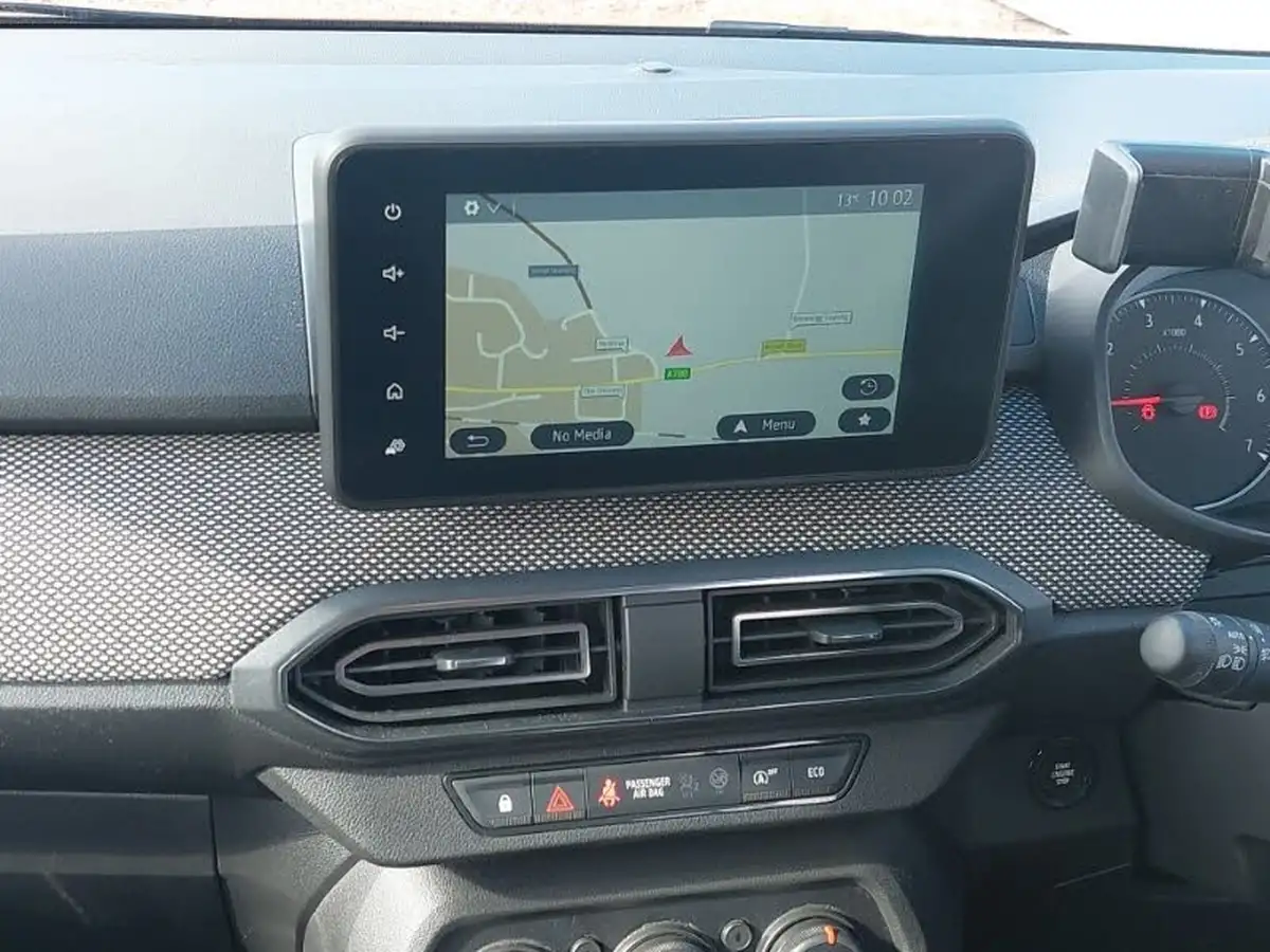 2022-dacia-sandero-10-tce-comfort-90bhp-big-10