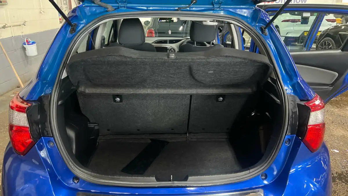 2018-toyota-yaris-15-vvt-i-icon-tech-98bhp-hybrid-1497cc-e-cvt-big-4