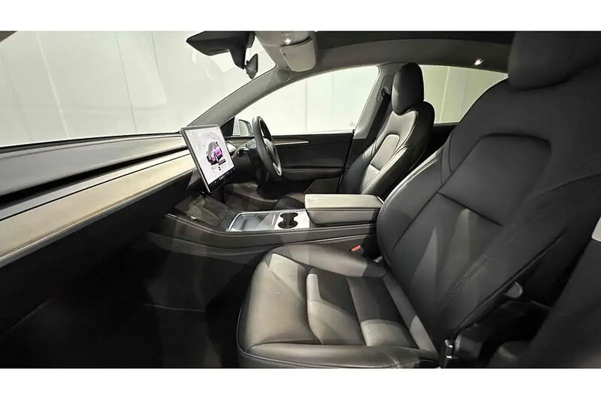 2022-tesla-model-y-e-long-range-big-17