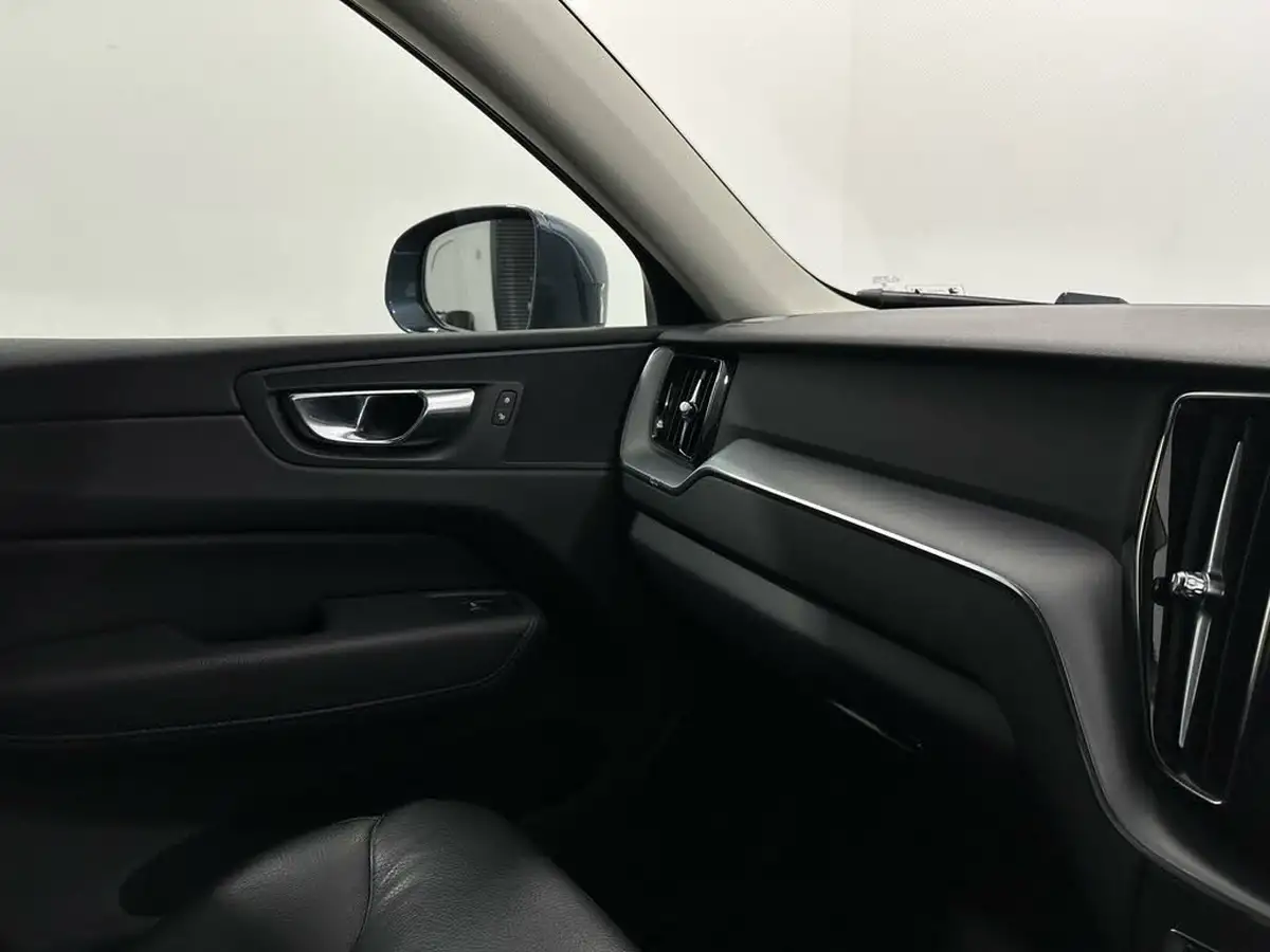 2019-volvo-xc60-20td-b4-momentum-big-24