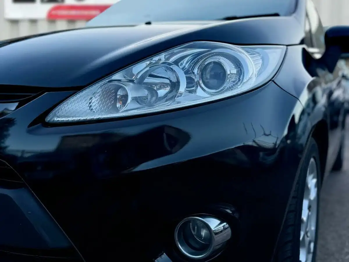 2011-ford-fiesta-125-zetec-5d-big-14