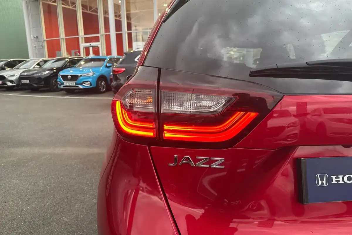 2021-honda-jazz-15-i-mmd-ex-107ps-big-14