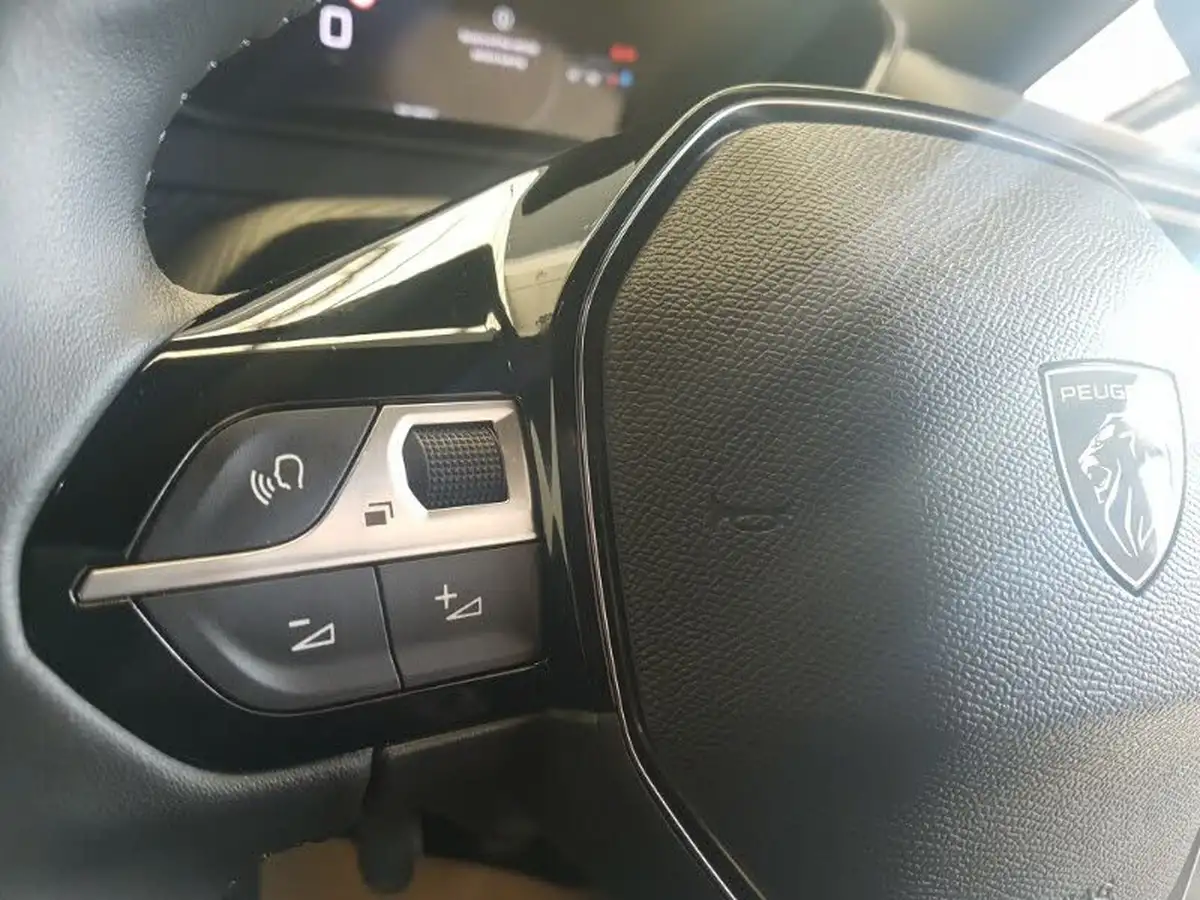 2024-peugeot-2008-suv-12-puretech-allure-130ps-big-13