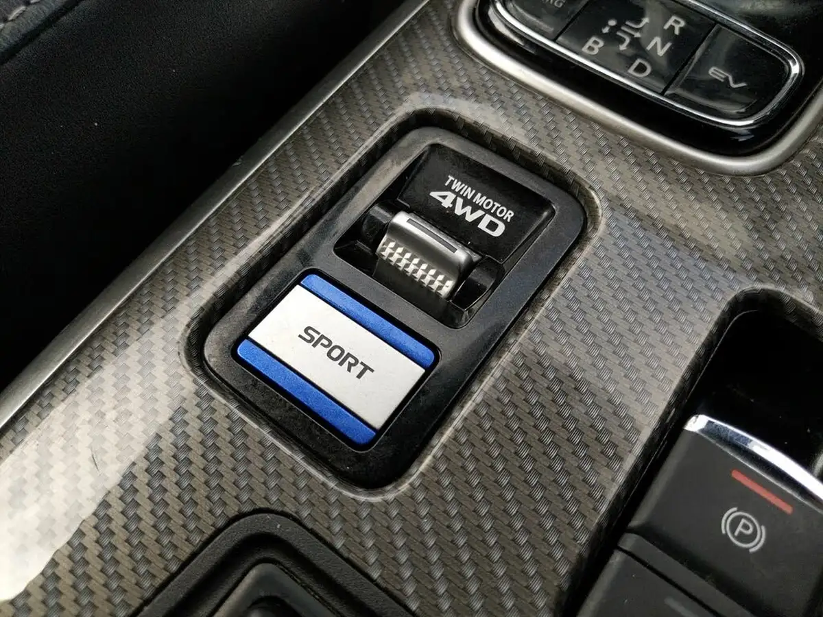 2021-mitsubishi-outlander-24-dynamic-phev-big-15
