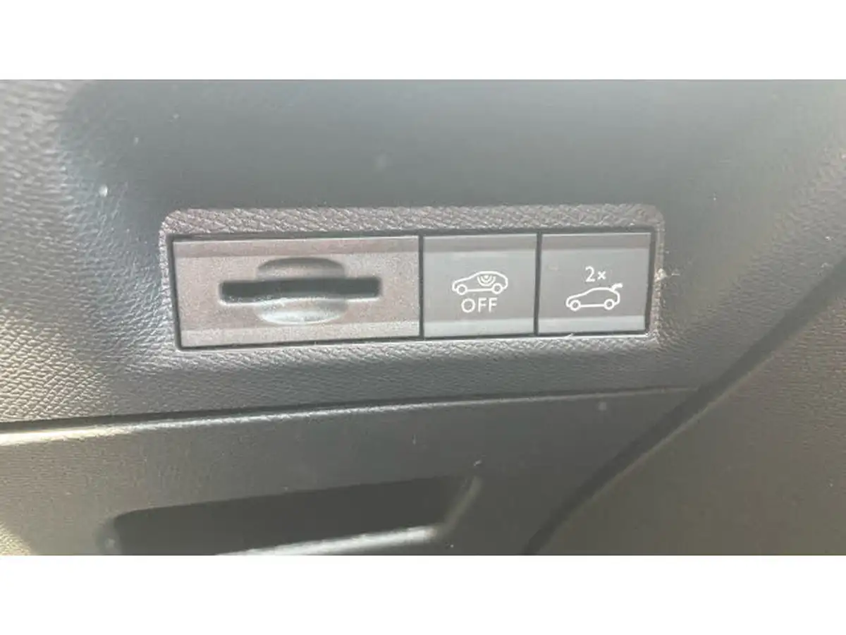 2025-peugeot-3008-suv-12-puretech-gt-136ps-hybrid-e-dsc6-big-22