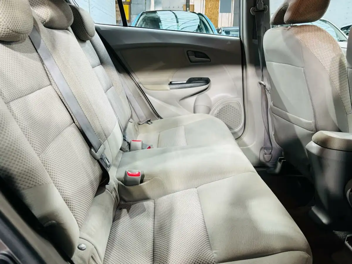 2011-honda-insight-13-se-big-17