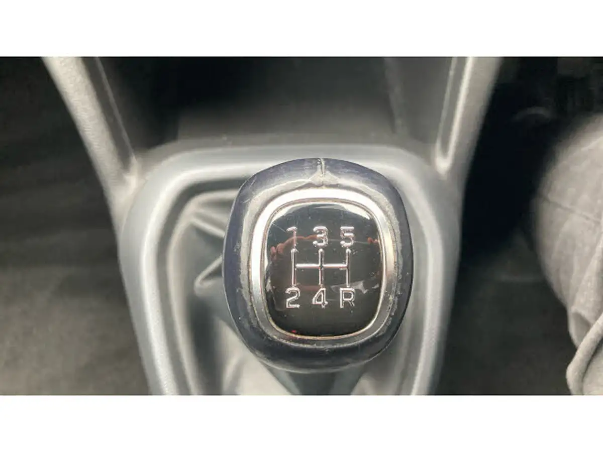 2019-hyundai-i10-10-play-big-31
