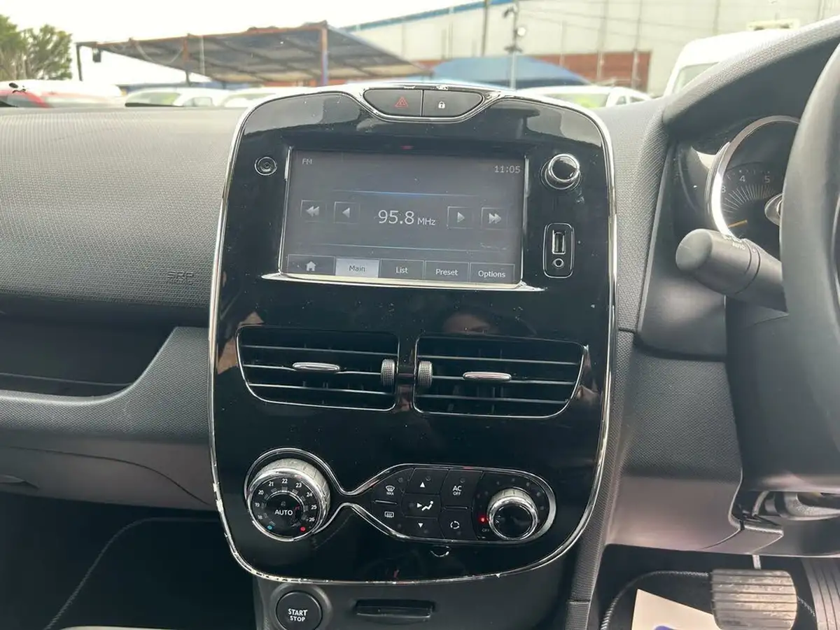 2015-renault-clio-15dci-dynamique-s-medianav-edc-auto-big-41