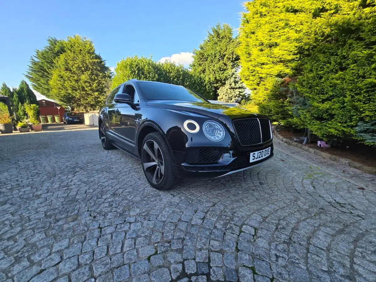 2019-bentley-bentayga-40-v8-big-1