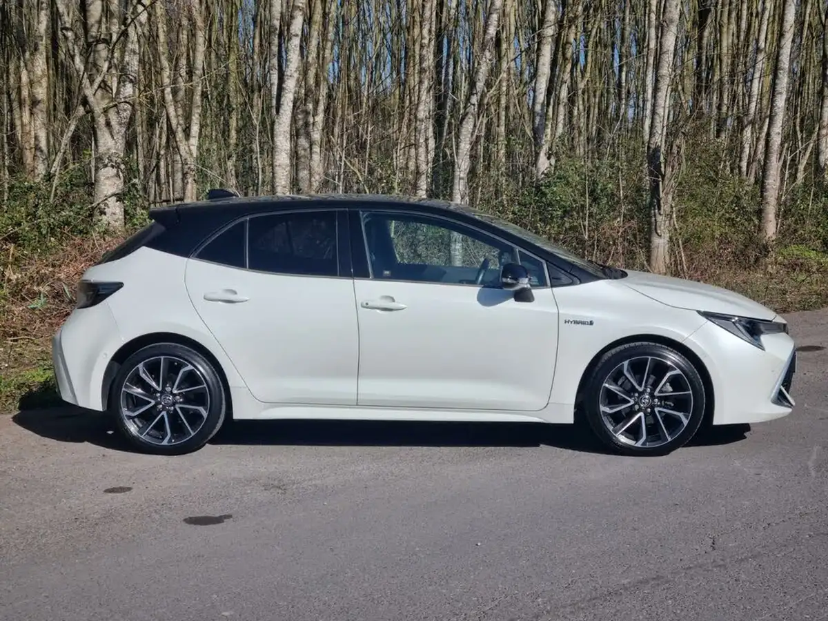 2020-toyota-corolla-18-vvt-i-excel-trk-hatchback-big-2