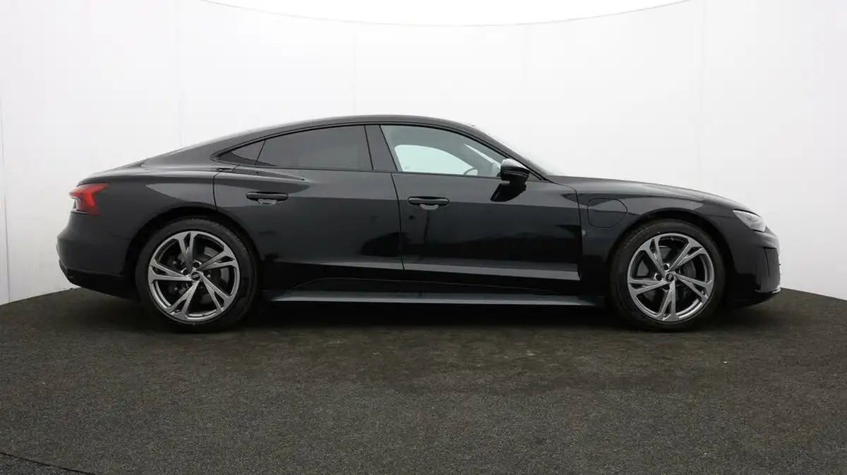 2023-audi-e-tron-gt-e-big-36