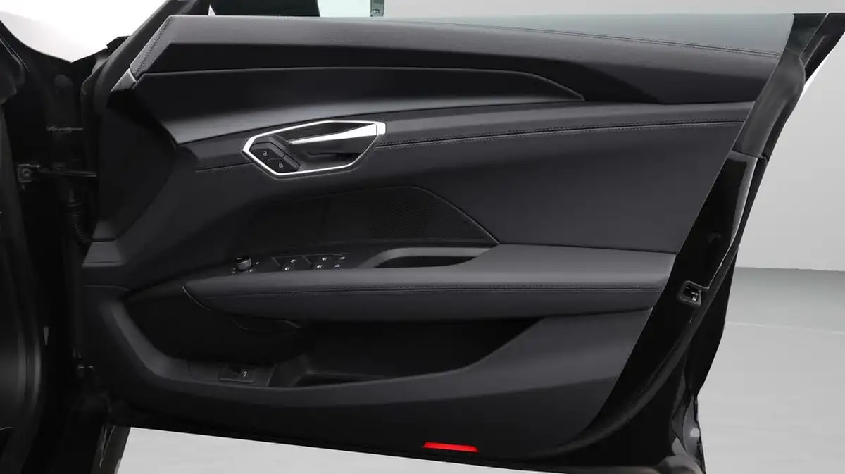 2023-audi-e-tron-gt-e-big-15