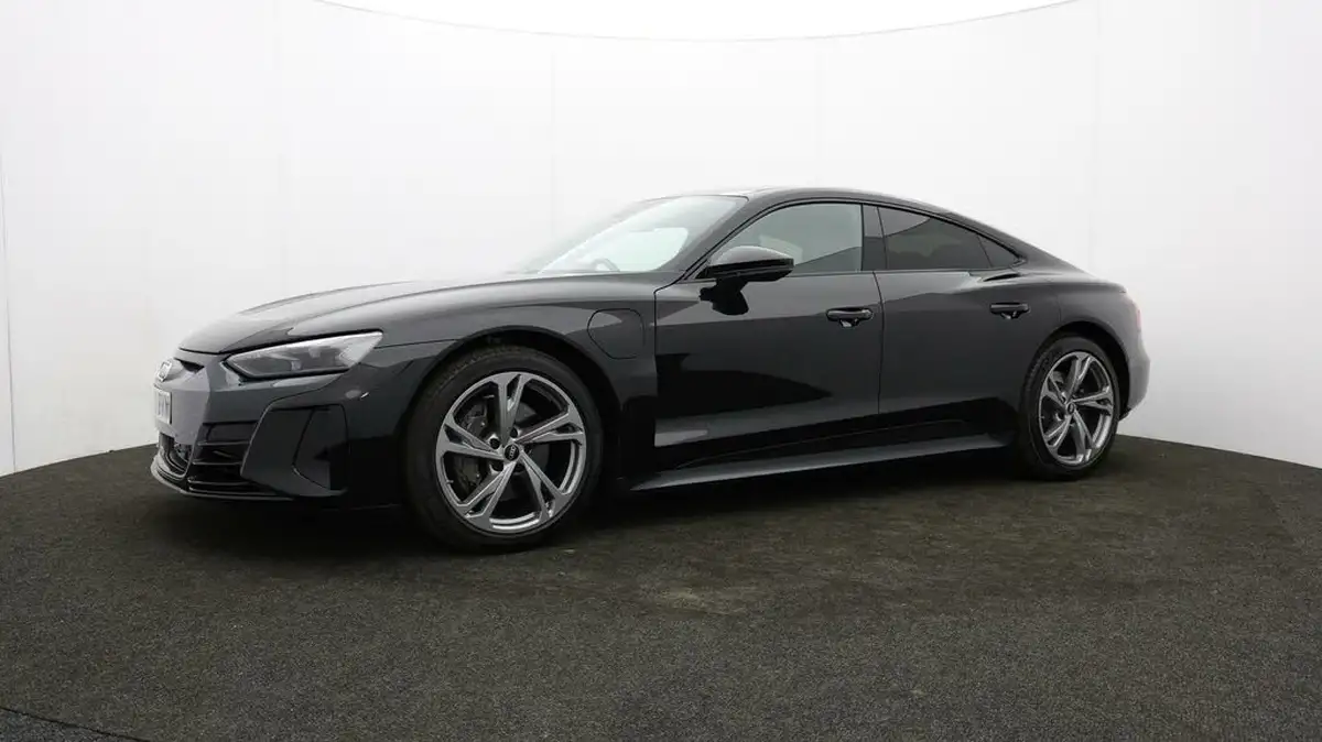 2023-audi-e-tron-gt-e-big-60