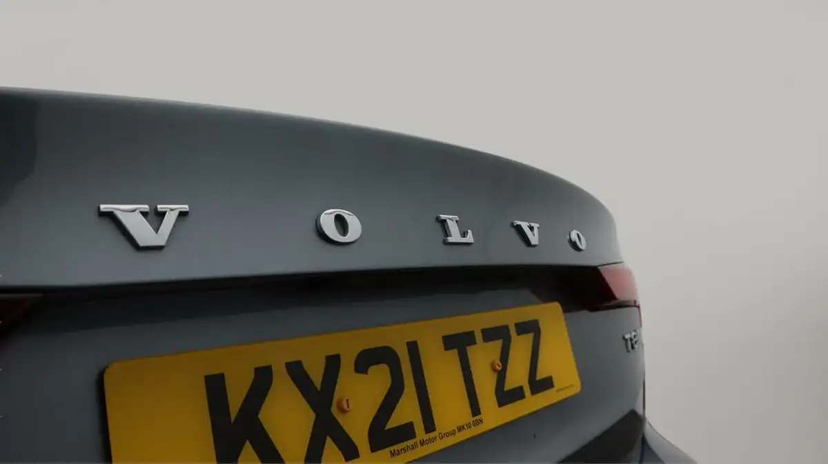 2021-volvo-s60-20-t8-r-design-plus-big-23