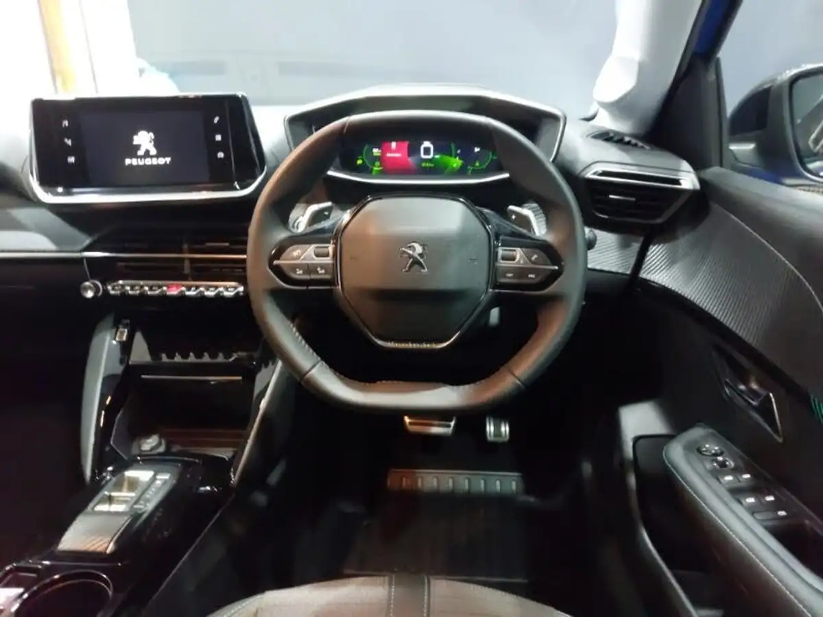 2023-peugeot-208-12-puretech-allure-premium-130ps-eat8-big-6
