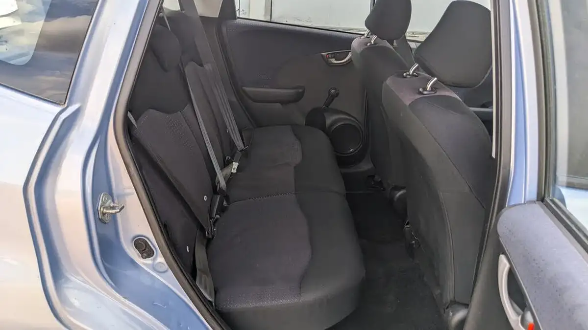 2010-honda-jazz-12-s-big-16