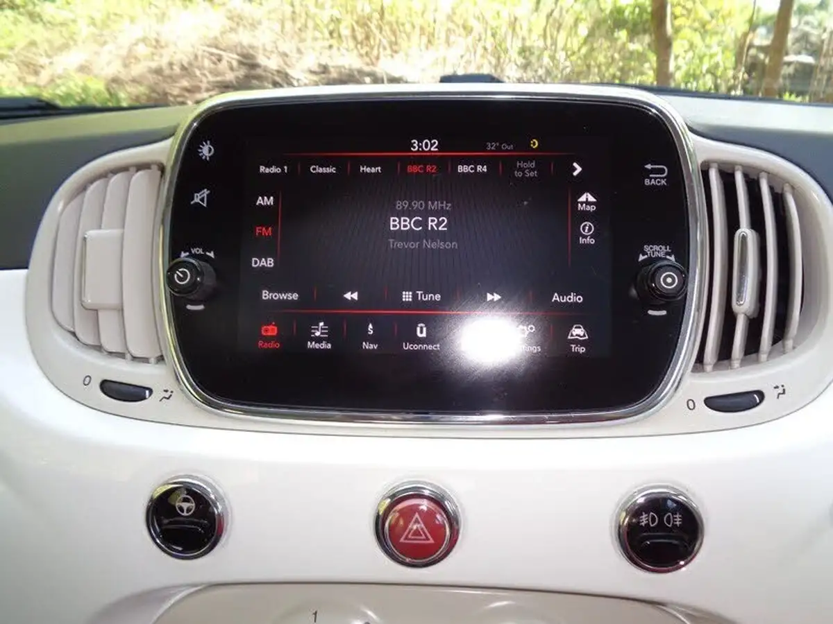 2017-fiat-500-12-lounge-big-10