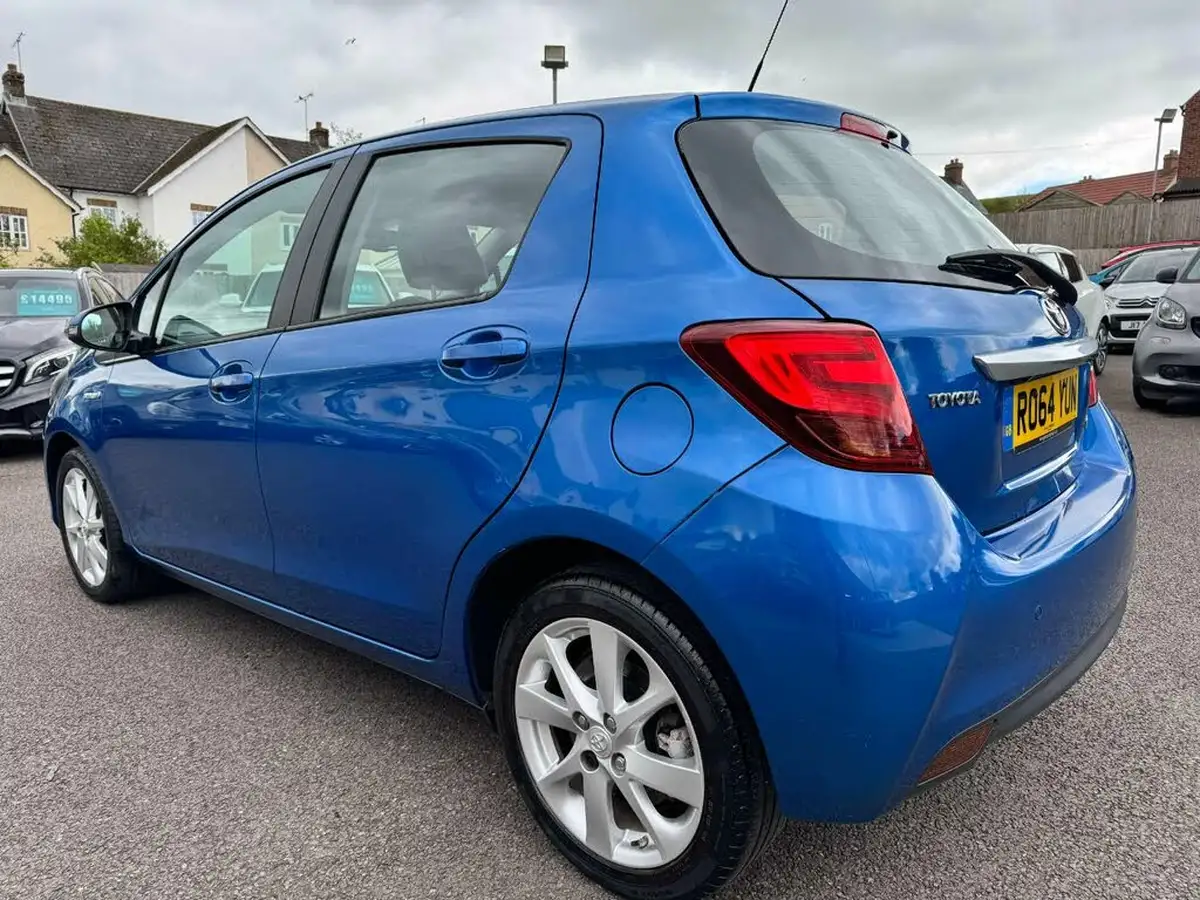 2015-toyota-yaris-15-vvt-i-excel-hybrid-15in-big-5