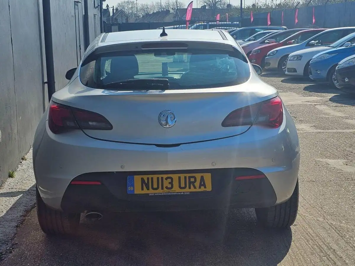 2013-vauxhall-astra-gtc-16-sport-16v-turbo-180ps-big-18