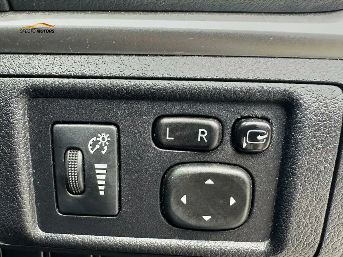 2013-lexus-ct-200h-18-advance-big-47