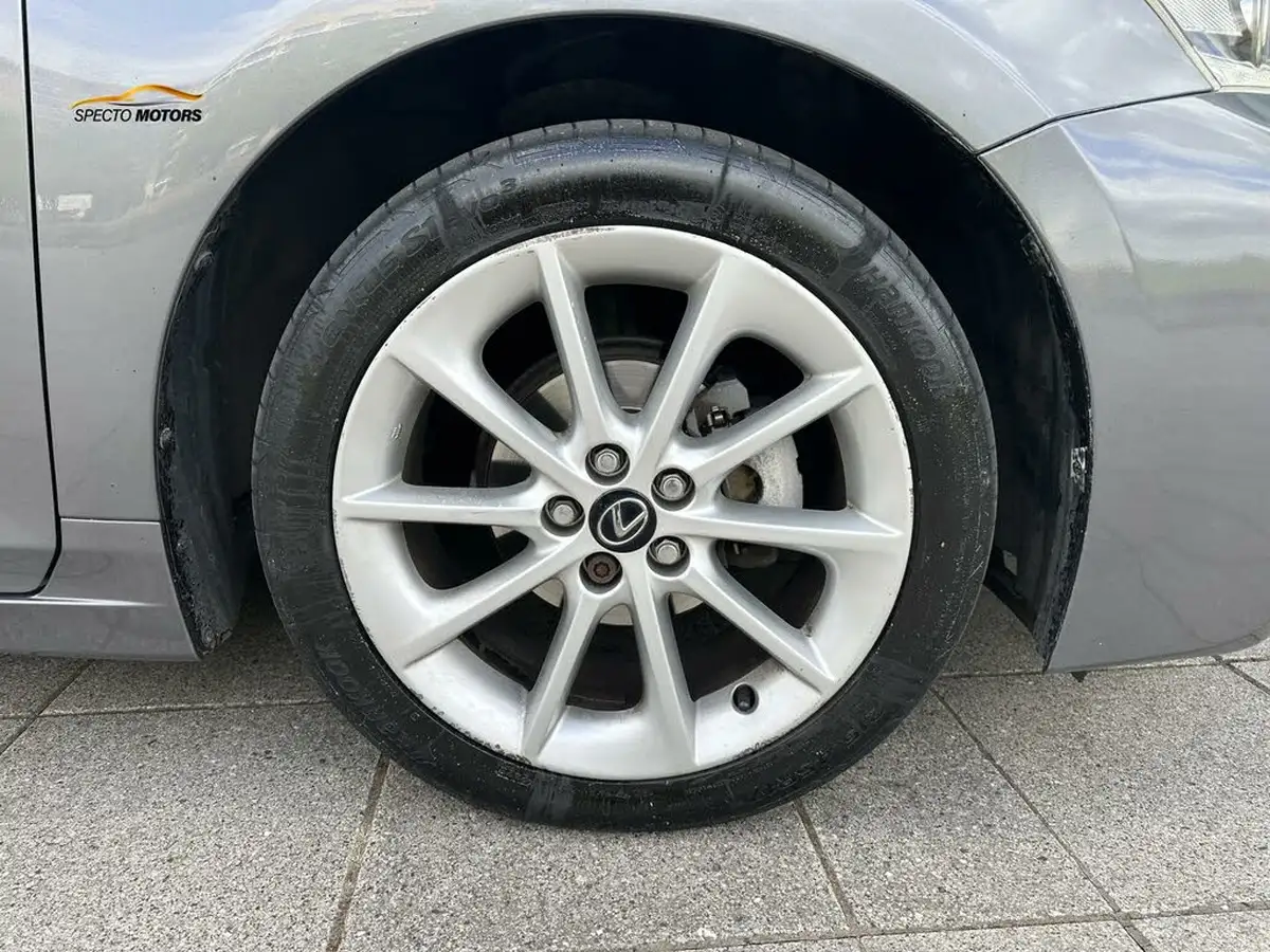 2013-lexus-ct-200h-18-advance-big-71
