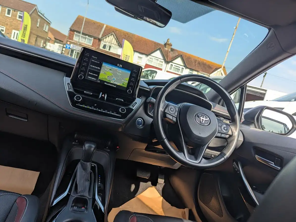 2020-toyota-corolla-18-vvt-i-excel-trk-touring-sports-big-14