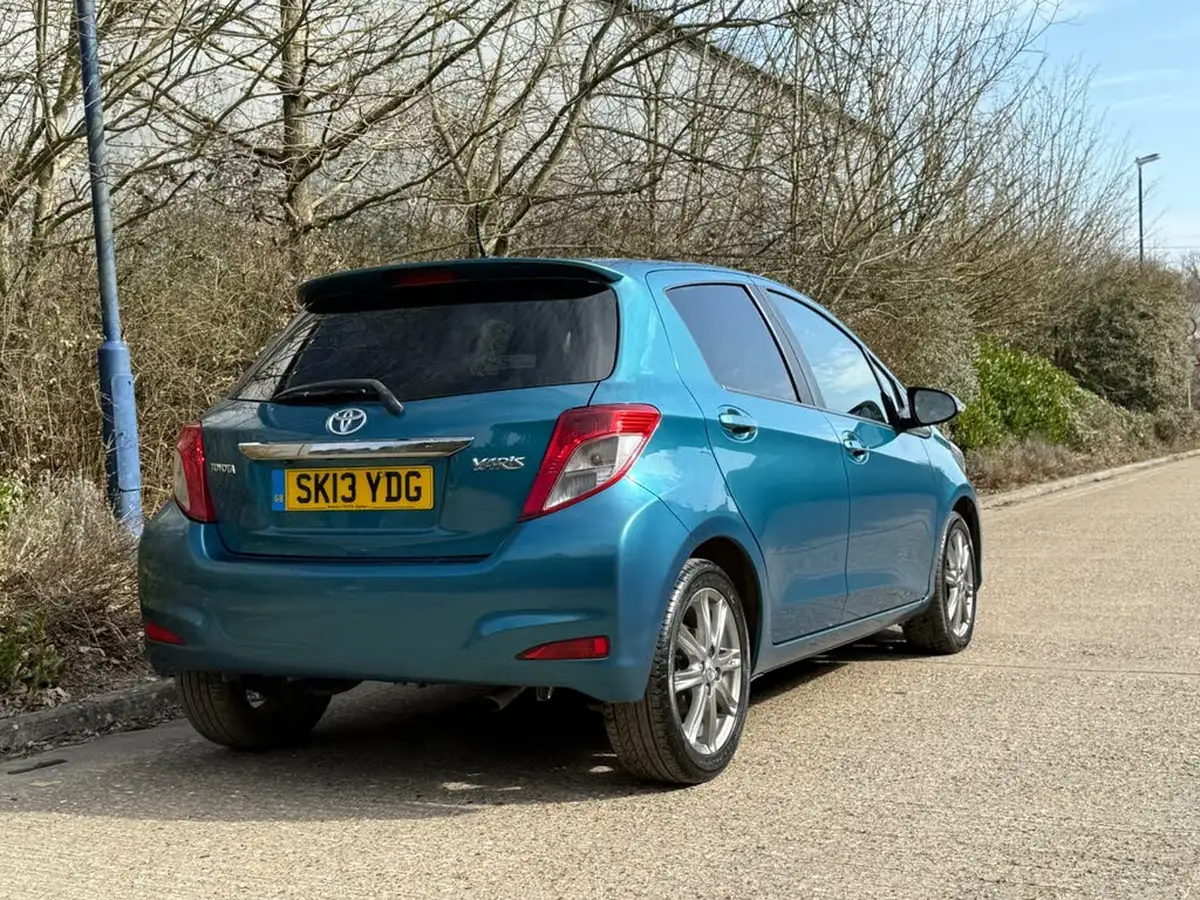 2013-toyota-yaris-133-sr-vvt-i-5d-big-8