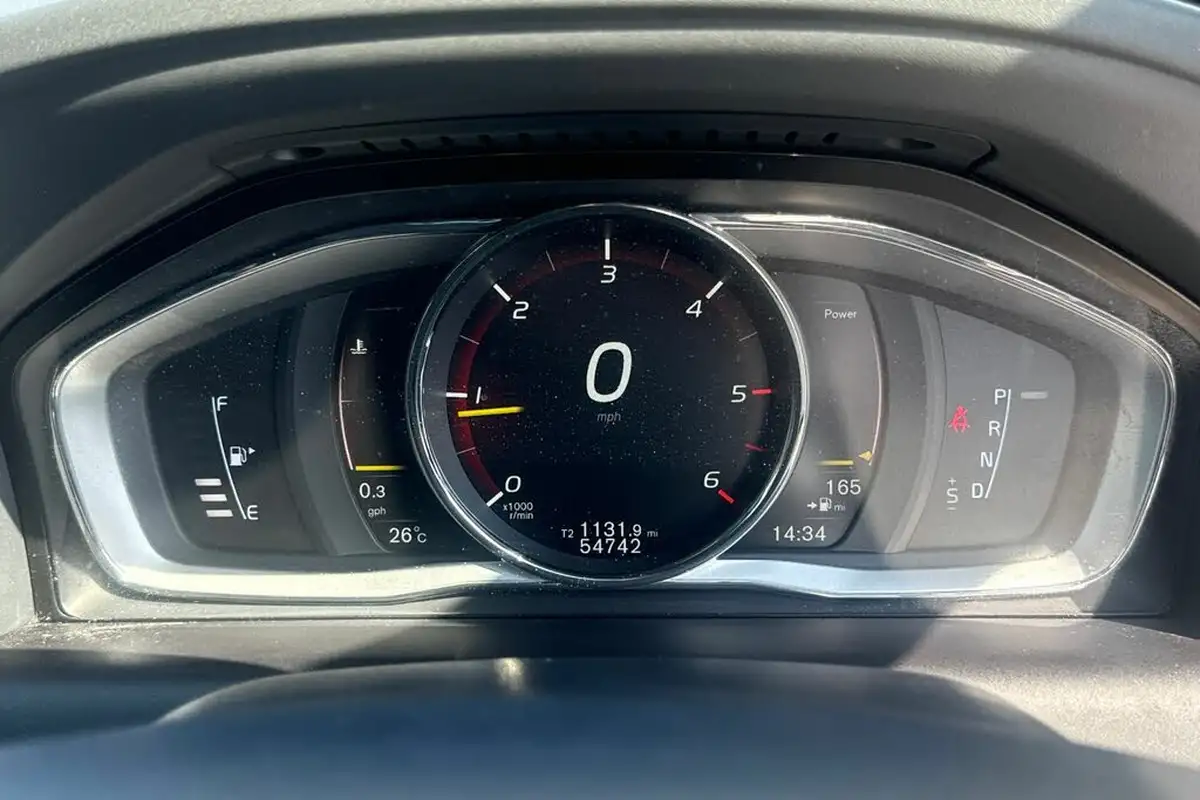 2016-volvo-xc60-20td-d4-r-design-nav-geartronic-big-6