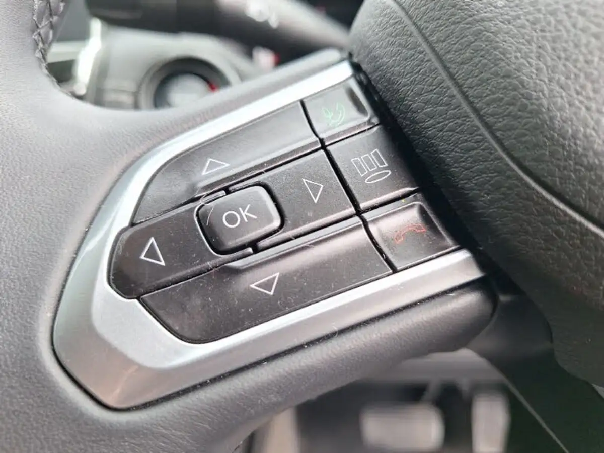 2023-jeep-compass-15-limited-big-13