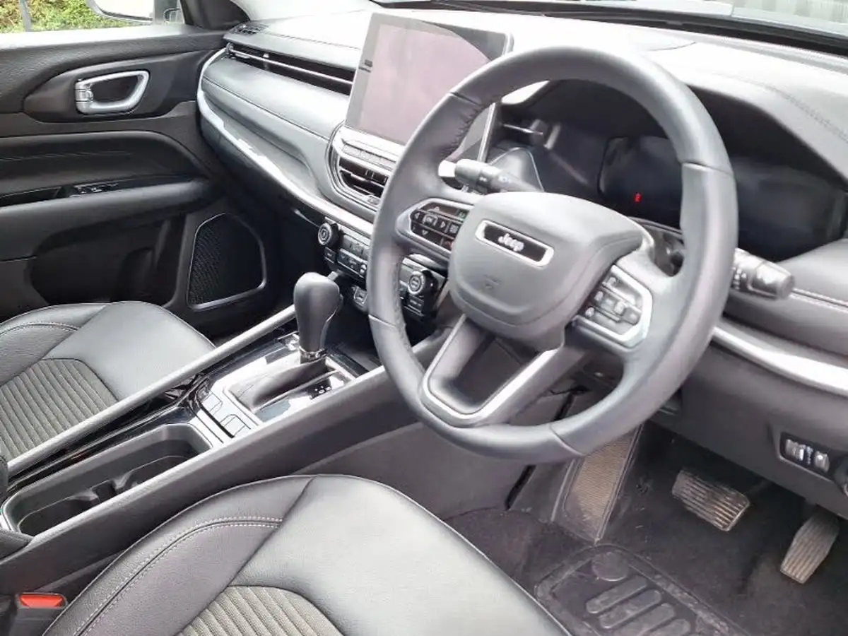 2023-jeep-compass-15-limited-big-9