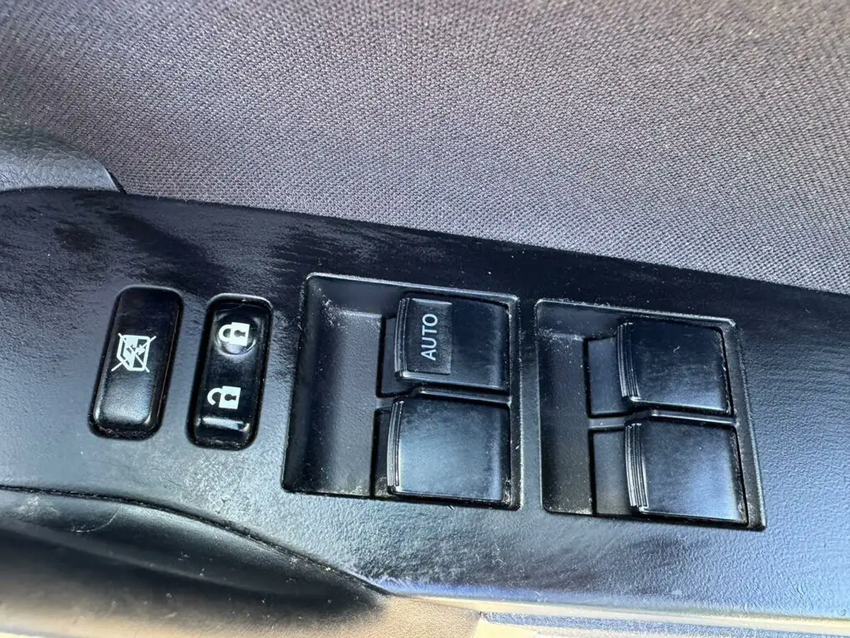 2014-toyota-auris-18-vvt-i-hsd-icon-plus-hatchback-big-19