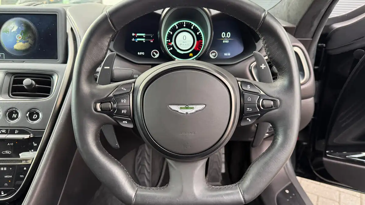 2019-aston-martin-dbs-52-v12-superleggera-big-10