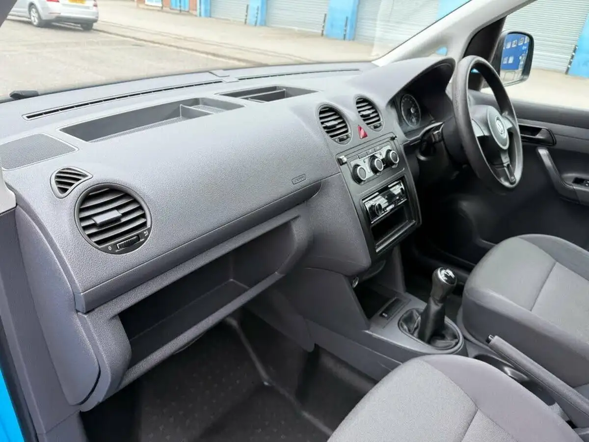 2015-volkswagen-caddy-16tdi-c20-startline-102ps-panel-big-18