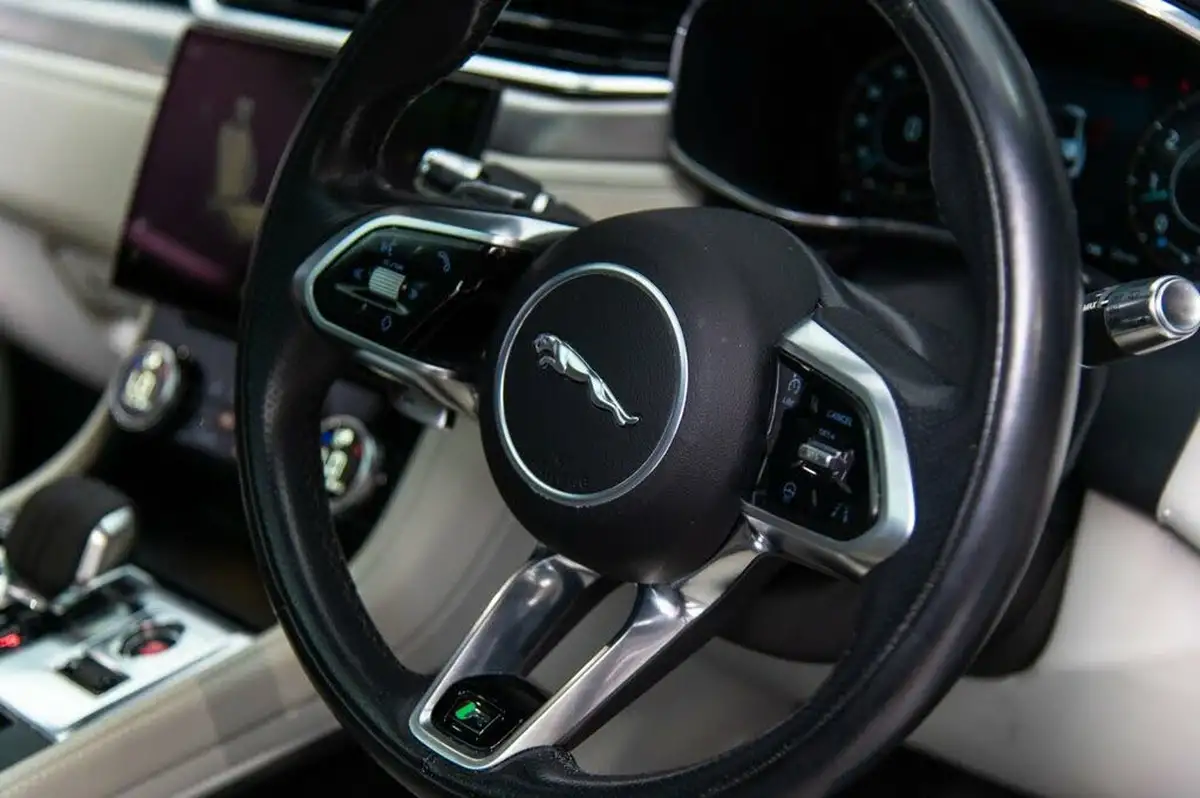 2021-jaguar-f-pace-20-p250-r-dynamic-se-big-37