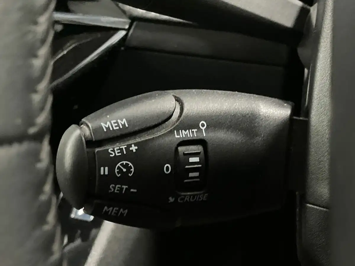 2021-peugeot-2008-suv-12-puretech-allure-premium-100bhp-big-32