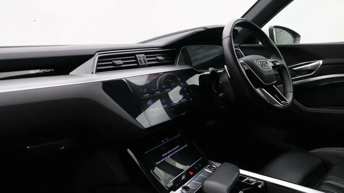 2021-audi-e-tron-50e-s-line-station-wagon-big-4