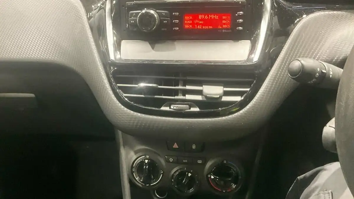 2015-peugeot-208-16bluehdi-access-ac-5d-big-6