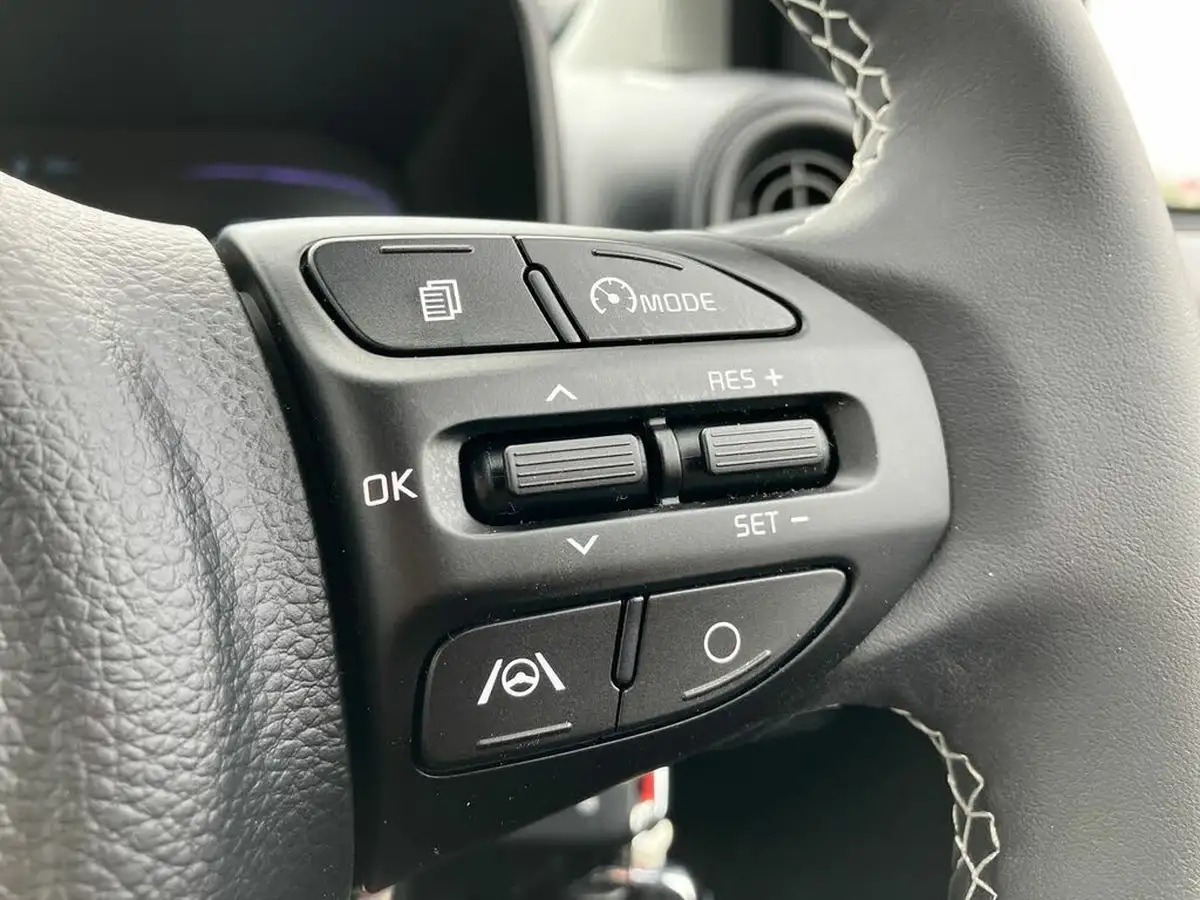 2025-kia-picanto-10-2-big-30
