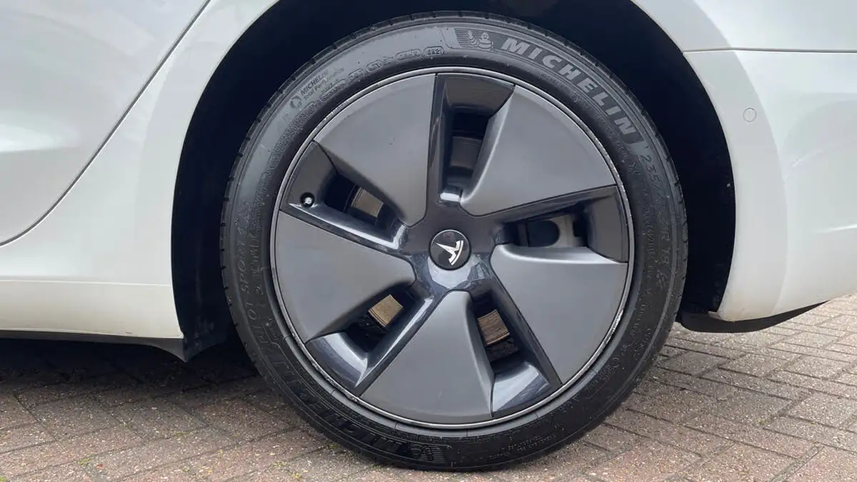 2021-tesla-model-3-e-long-range-4x4-big-17