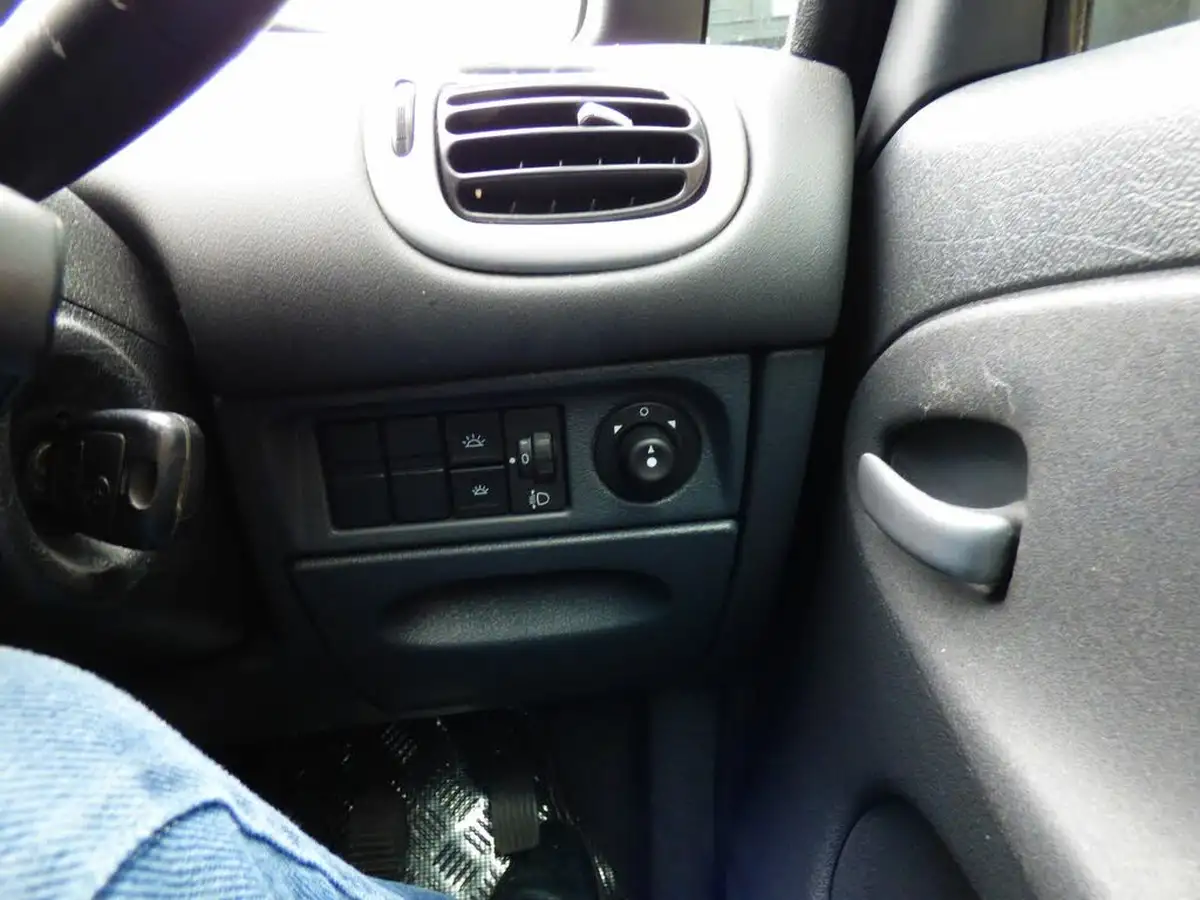 2008-citroen-xsara-picasso-16-desire-big-15