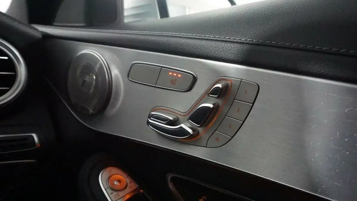 2015-mercedes-benz-c-class-21cdi-c220-amg-line-premiumss-saloon-4d-7g-tronic-plus-big-23