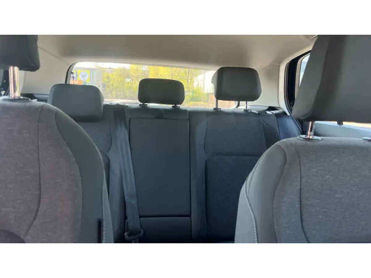 2022-volkswagen-golf-15-tsi-life-130ps-hatchback-big-14