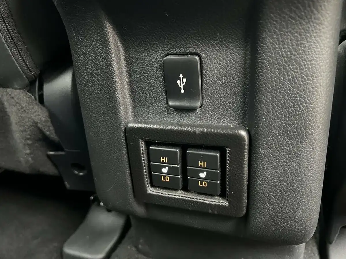 2018-mitsubishi-outlander-24-5h-phev-big-20