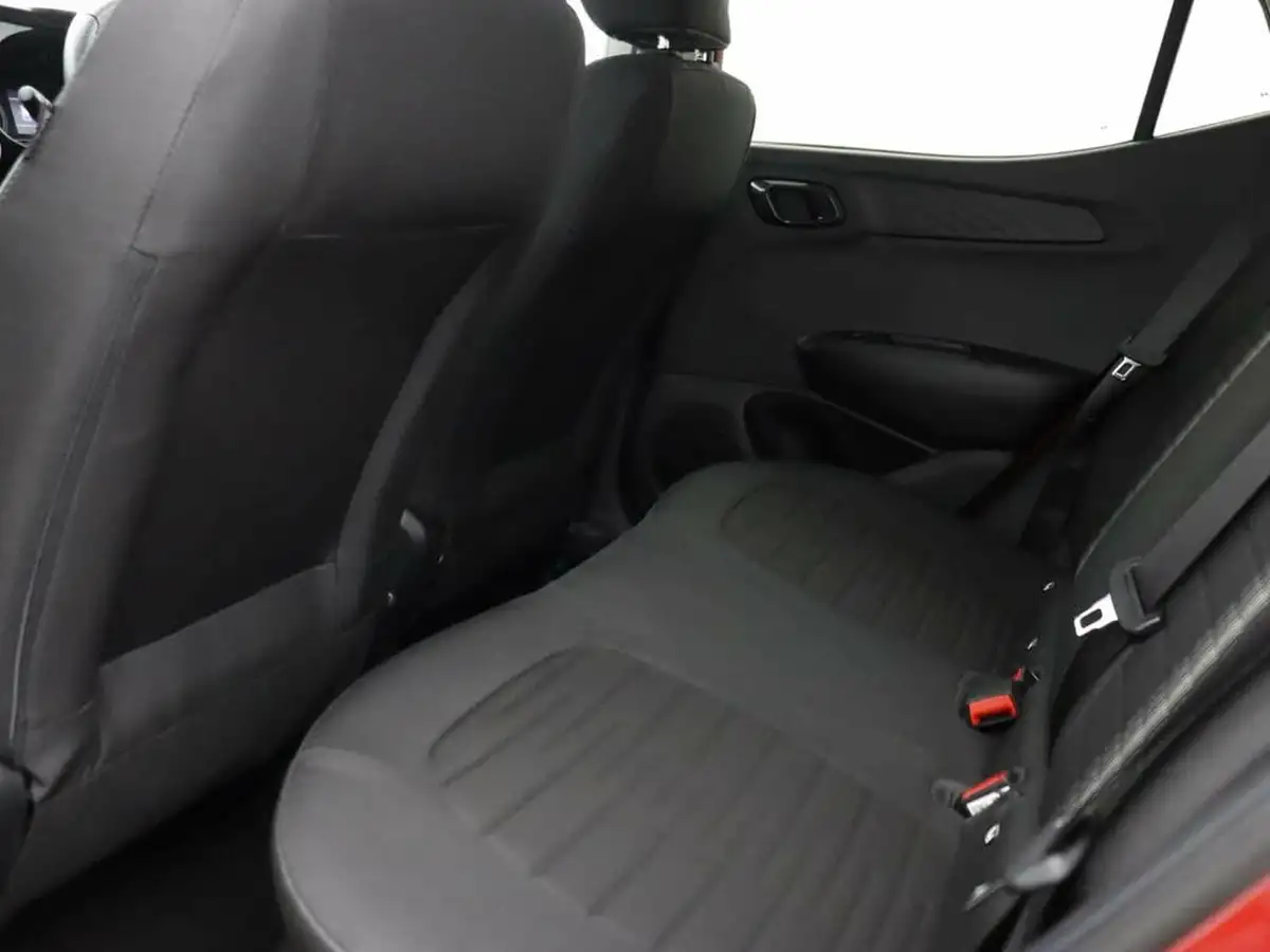 2022-hyundai-i10-12-premium-big-10
